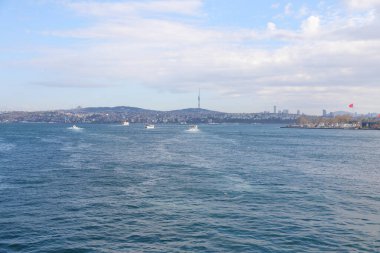 Haliç boyunca tekne gezisi, İstanbul, Türkiye, Aralık 2021.