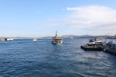 Haliç boyunca tekne gezisi, İstanbul, Türkiye, Aralık 2021.