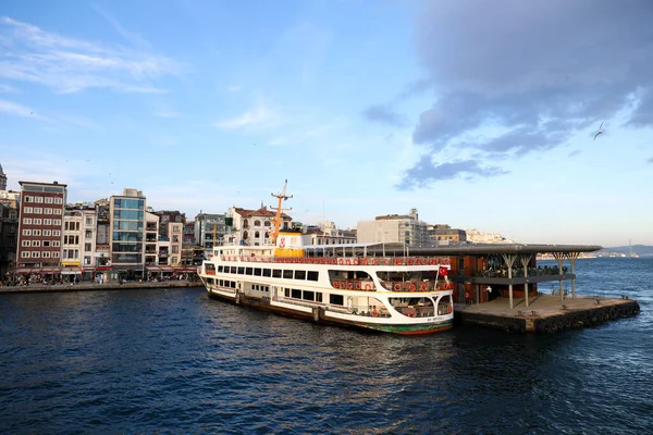 Haliç Boyunca Tekne Gezisi Stanbul Türkiye Aralık 2021 — Stok fotoğraf