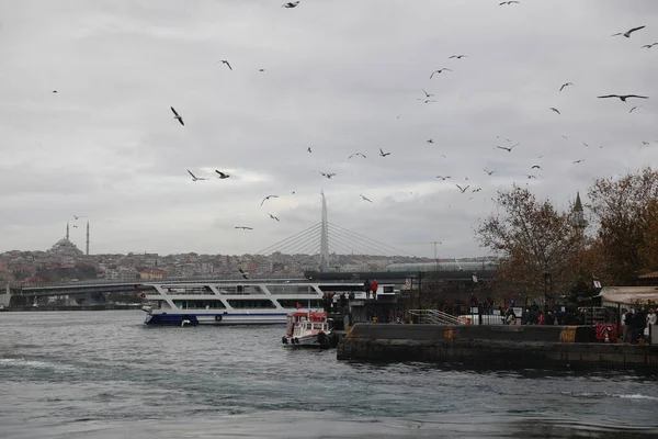 Viagem Barco Longo Chifre Ouro Istambul Turquia Dezembro 2021 — Fotografia de Stock