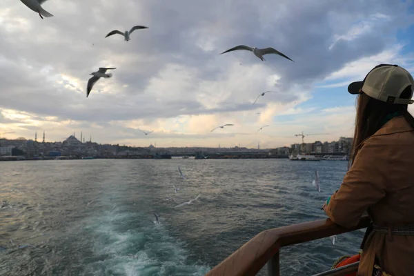 Haliç Boyunca Tekne Gezisi Stanbul Türkiye Aralık 2021 — Stok fotoğraf