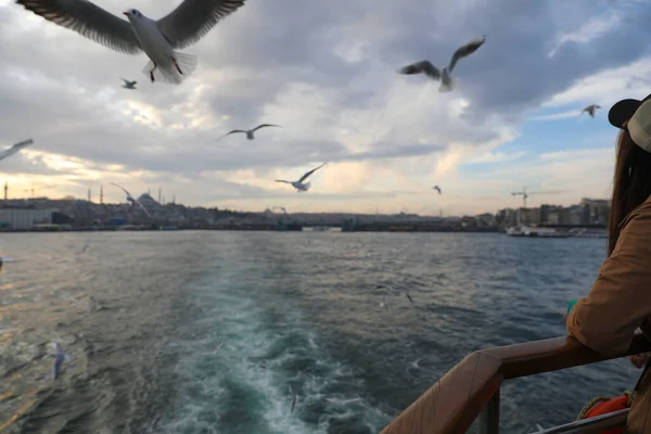 Поездка Лодке Вдоль Золотого Рога Стамбул Турция Декабрь 2021 Года — стоковое фото