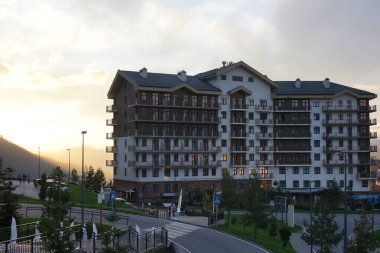 Dağ manzarası. Rosa Khutor. Krasnaya Polyana. - Rusya. Soçi. Sonbahar 2021.