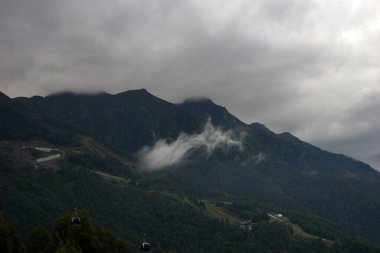 Dağ manzarası. Rosa Khutor. Krasnaya Polyana. - Rusya. Soçi. Sonbahar 2021.