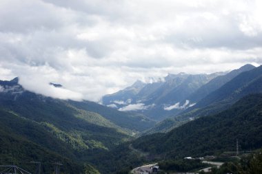 Dağ manzarası. Rosa Khutor. Krasnaya Polyana. - Rusya. Soçi. Sonbahar 2021.