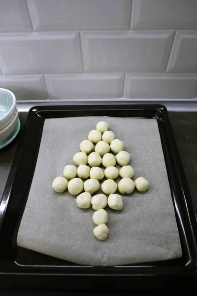 Christmas Tree Made Balls Dough Cheese Baked Oven — 图库照片