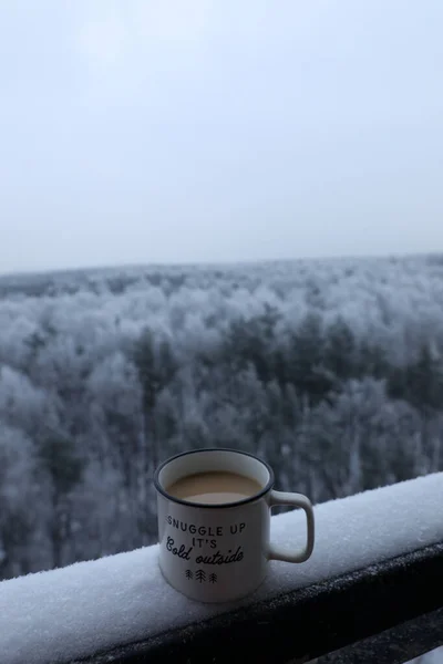 Cup Coffee Tea Balcony Background Winter Forest — стоковое фото