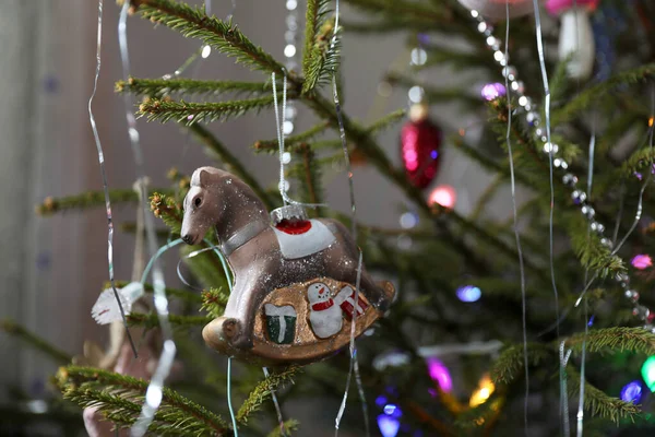 Árbol Vivo Con Juguetes Para Año Nuevo Navidad — Foto de Stock