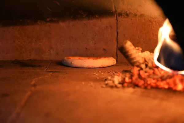 Napoli Pizzası Ahşap Fırında — Stok fotoğraf