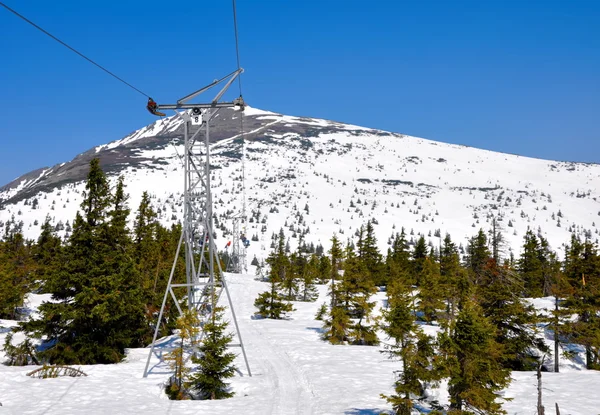 Teleferik tepe üzerinde — Stok fotoğraf