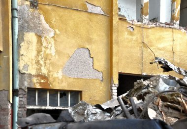 Binanın yıkılması