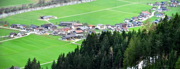 Alpen panorama van de stad — Stockfoto