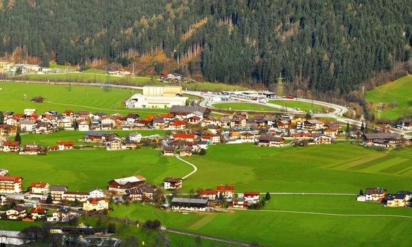 Alpen panorama van de stad — Stockfoto
