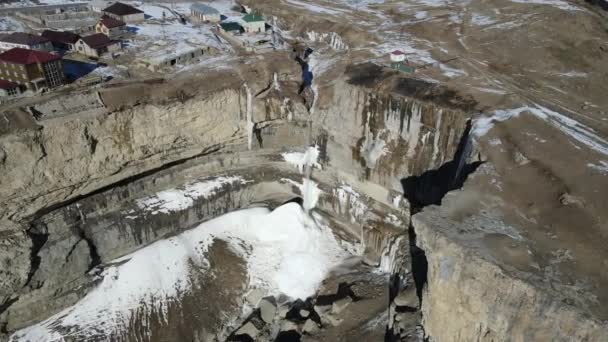 Flug Über Einen Wasserfall Den Bergen Dagestans Tobot Wasserfall — Stockvideo