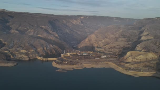 Vuelo Sobre Embalse Central Hidroeléctrica Chirkeyskoe Reservoir Daguestán Rusia — Vídeos de Stock