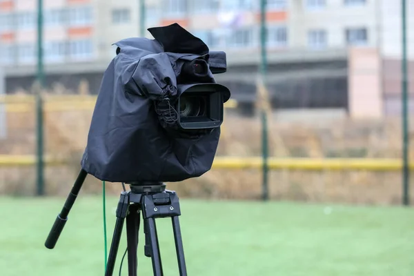 Capa Protetora Uma Câmera Vídeo Profissional — Fotografia de Stock