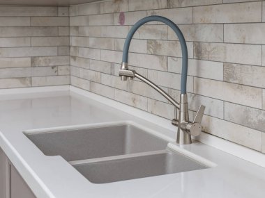 Mutfakta lavabo ve musluk tasarımcısı..