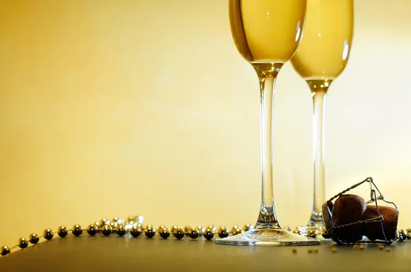 Event with two glasses and a necklace — Stock Photo, Image