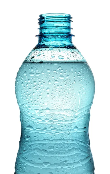 Botella con agua salpicada aislada —  Fotos de Stock