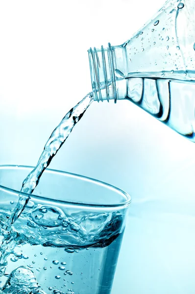 Filling glass of water — Stock Photo, Image