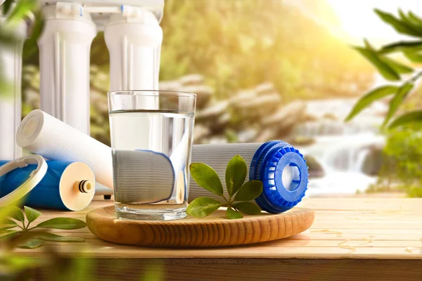 Üveg Víz Tisztított Ozmózis Környezetbarát Biológiailag Lebomló Szűrők Pala Asztal — Stock Fotó