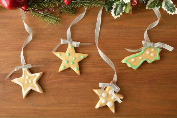 Biscoito Natal Forma Pintado Com Gelo Pendurado Decoração Natal Para — Fotografia de Stock