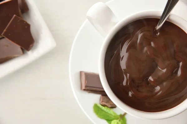 Varm Choklad Detalj Vit Keramik Kopp Platta Med Bitar Choklad — Stockfoto