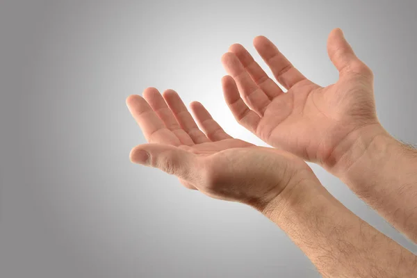 Mãos Com Palmas Para Cima Homem Religioso Com Gesto Pedir — Fotografia de Stock