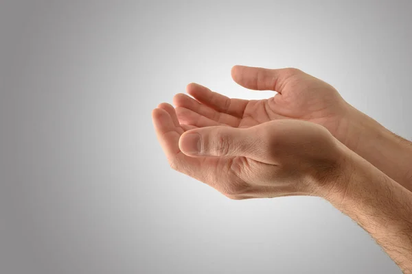 Mãos Detalhadas Com Palmas Para Cima Homem Religioso Com Gesto — Fotografia de Stock