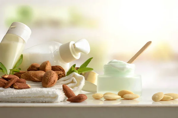 Bañera Productos Cosméticos Con Extracto Almendras Artículos Tocador Sobre Mesa — Foto de Stock