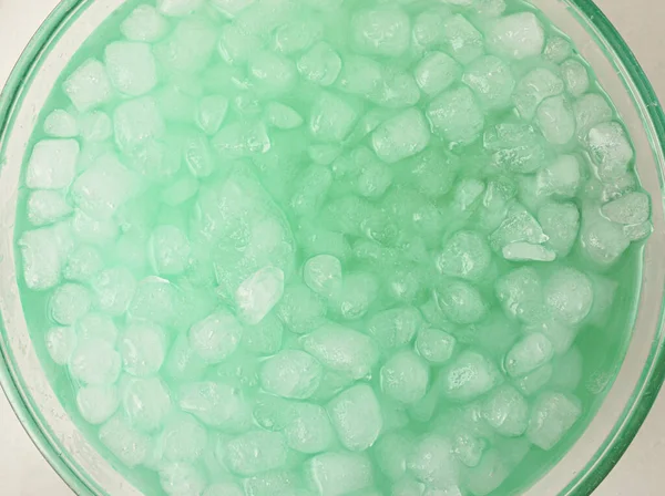 Détail Bouche Verre Cristal Avec Boisson Menthe Avec Glace Concassée — Photo