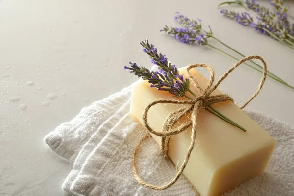 Detail Natural Bar Soap Lavender Extract Towel White Table Drops — Stock Photo, Image