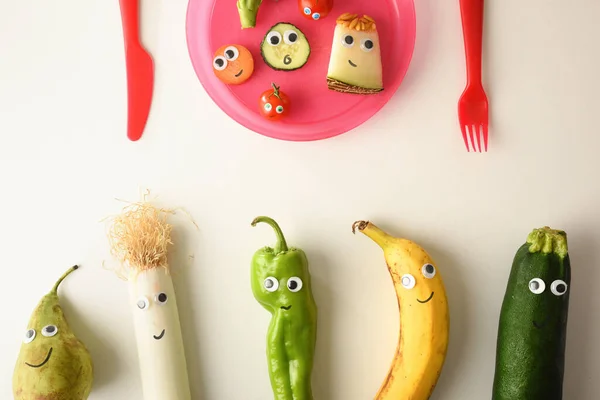 Funny Fruit Vegetables Eyes Mouths Served Plate Cutlery White Table —  Fotos de Stock