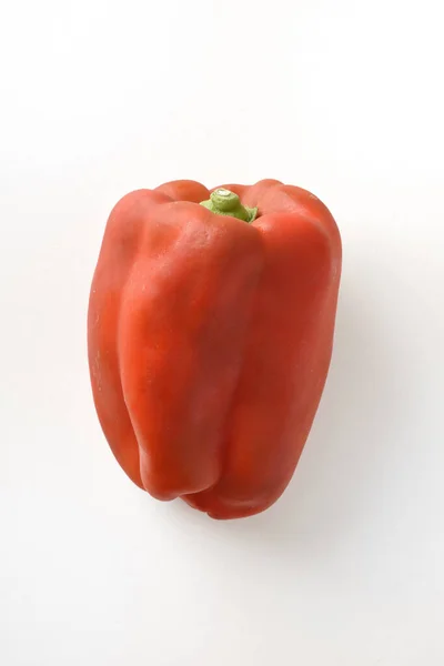 Detail Der Ganzen Roten Paprika Mit Isoliertem Auf Weißem Tisch — Stockfoto