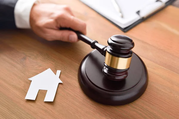 Housing Reference Judgment Concept Judge Beating Gavel House Cutout Wooden — Stock Photo, Image