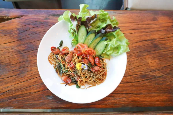 spagetti ya da baharatlı spagetti, makarna ya da baharatlı makarna.