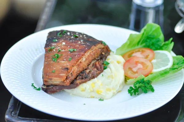 Gegrilltes Schweinefleisch Schweine Und Rindersteak Oder Geräuchertes Schweinefleisch — Stockfoto