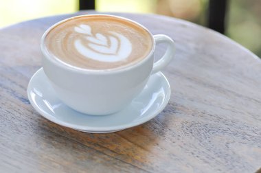 Sıcak kahve, cappuccino kahve, latte kahve ya da sade beyaz kahve.