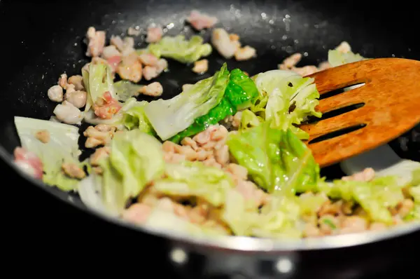 Ανακατέψτε Τηγανητά Λαχανικά Ανακατέψτε Τηγανητά Κινέζικα Λάχανα Ανακατέψτε Τηγανητά Λάχανα — Φωτογραφία Αρχείου