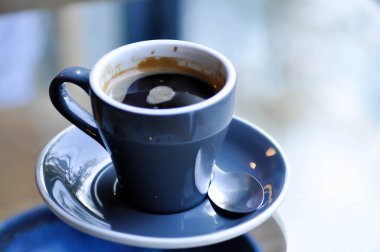 Kahve, americano ya da sıcak americano kahvesi.