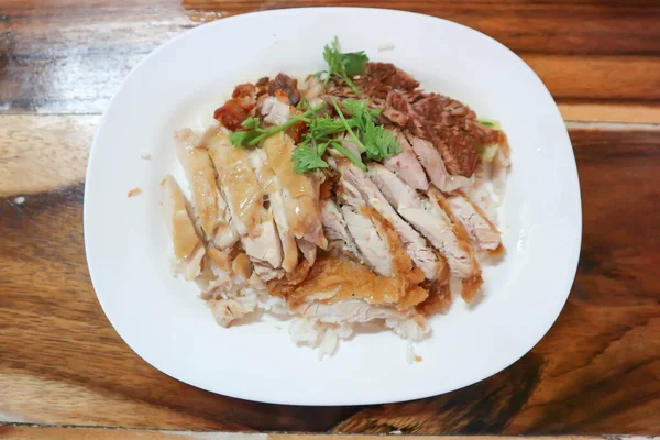 Ayam Dan Nasi Nasi Ayam Atau Nasi Ditaburi Dengan Ayam — Stok Foto
