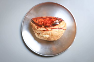 Turta, elmalı turta veya kremalı turta.