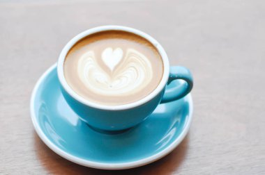 Sıcak kahve, cappuccino kahve, latte kahve ya da sade beyaz kahve.