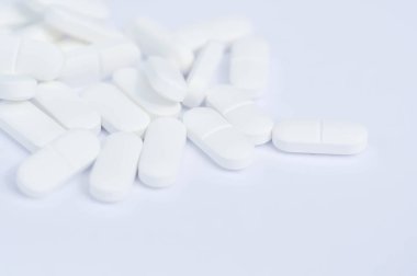 İlaç veya ilaç, hap, hap ve kapsüller veya beyaz ilaç veya uyuşturucu veya beyaz hap veya beyaz hap