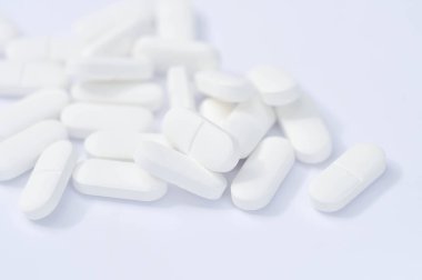 İlaç veya ilaç, hap, hap ve kapsüller veya beyaz ilaç veya uyuşturucu veya beyaz hap veya beyaz hap