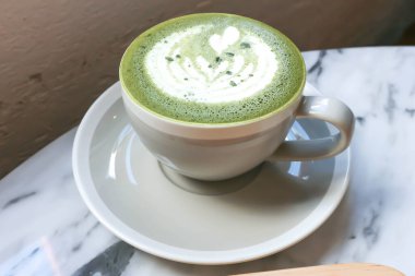 yeşil çay ya da kiraz yeşil çay, süt yeşil çay ya da matcha latte