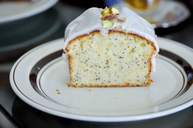 limon peynirli kek, peynirli kek ya da susamlı ve şekerli limonlu kek.