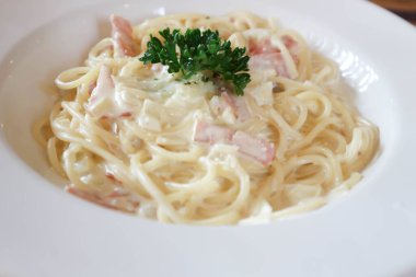 makarna, spagetti ya da spagetti carbonara ya da makarna