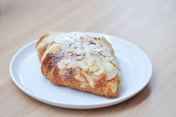 Mandulás Croissant Vagy Croissant Francia Croissant Vagy Francia Kenyér — Stock Fotó