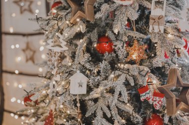 Noel partisi için süslemeler. Noel dekorasyonu fikirleri. Yeni yıl atmosferi, şenlikli konsept